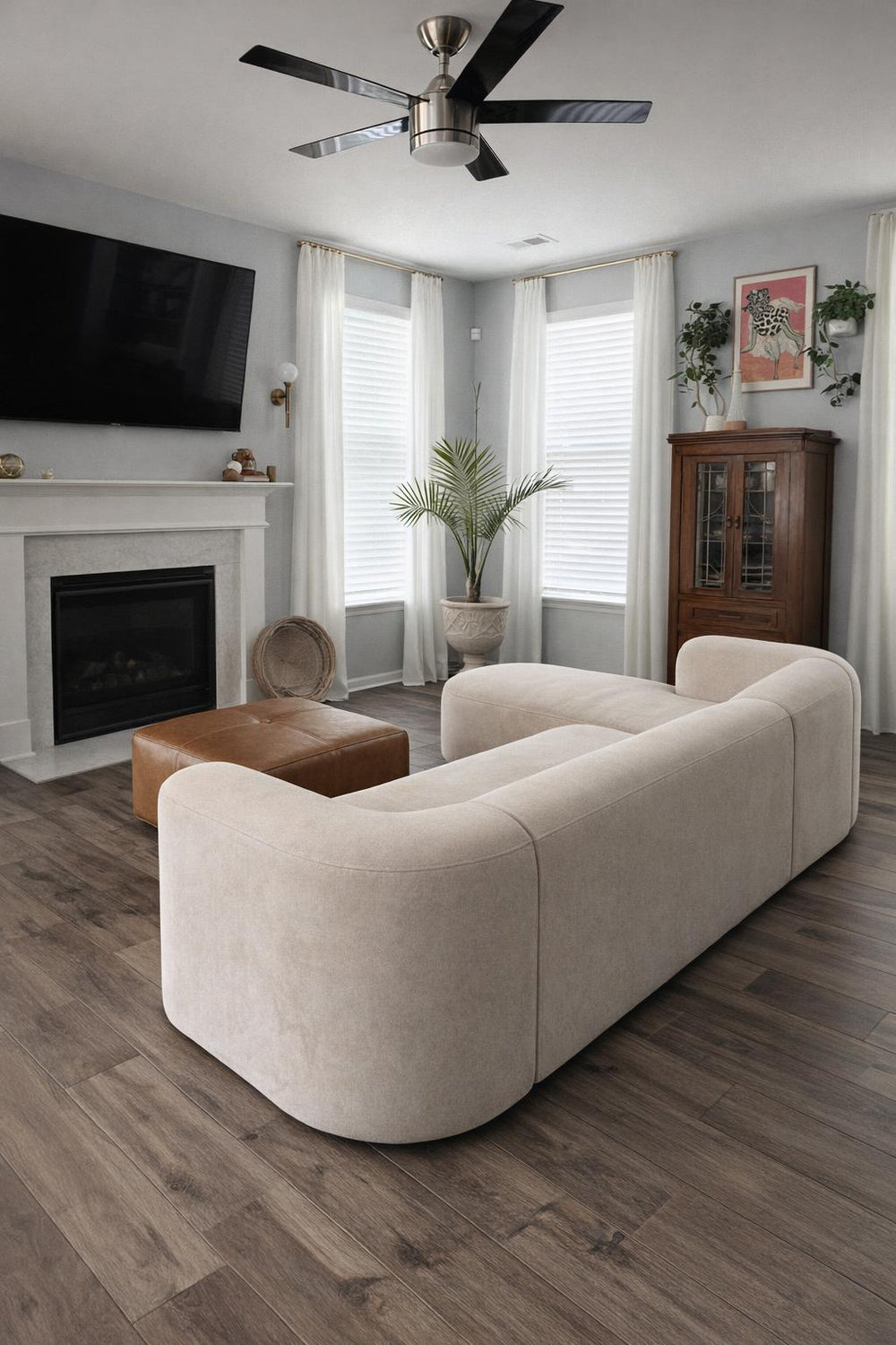 Jordyn Velvet Fabric Lounge